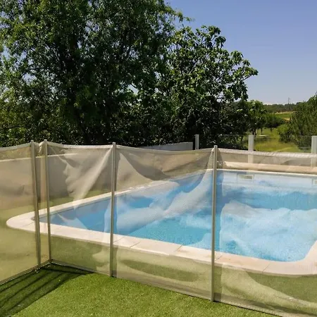 Sans Vis-a-vis Avec Vue Et Piscine Situee Entre Nimes Et Montpellier, A 20 Minutes Des Plages Aigues-Vives (Gard)