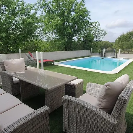 Sans Vis-a-vis Avec Vue Et Piscine Situee Entre Nimes Et Montpellier, A 20 Minutes Des Plages Aigues-Vives (Gard)