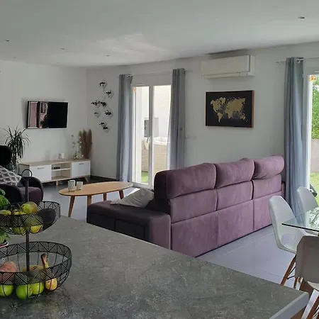 Villa Sans Vis-a-vis Avec Vue Et Piscine Situee Entre Nimes Et Montpellier, A 20 Minutes Des Plages *