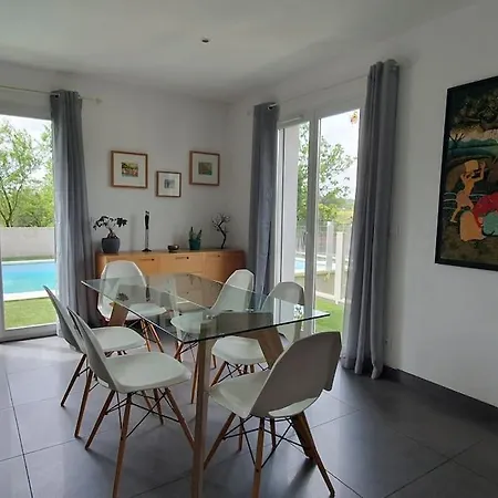 Villa Sans Vis-a-vis Avec Vue Et Piscine Situee Entre Nimes Et Montpellier, A 20 Minutes Des Plages