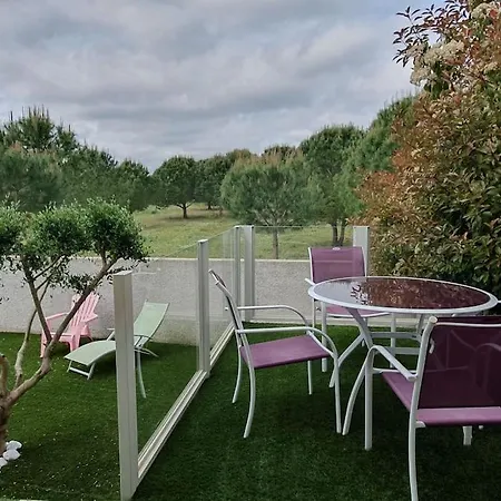 Sans Vis-a-vis Avec Vue Et Piscine Situee Entre Nimes Et Montpellier, A 20 Minutes Des Plages Aigues-Vives (Gard)