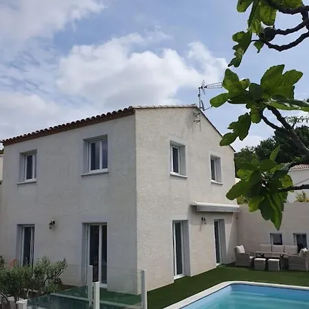 Sans Vis-a-vis Avec Vue Et Piscine Situee Entre Nimes Et Montpellier, A 20 Minutes Des Plages