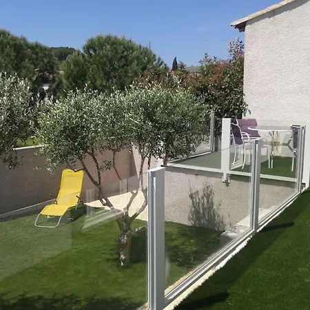 Sans Vis-a-vis Avec Vue Et Piscine Situee Entre Nimes Et Montpellier, A 20 Minutes Des Plages Villa *