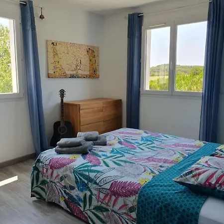 Sans Vis-a-vis Avec Vue Et Piscine Situee Entre Nimes Et Montpellier, A 20 Minutes Des Plages * Aigues-Vives (Gard)